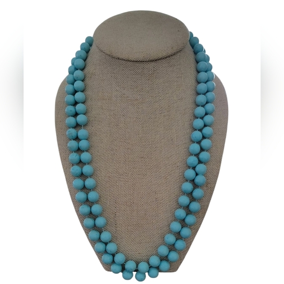 Vintage Jewelry - Elegant Blue Beaded Necklace